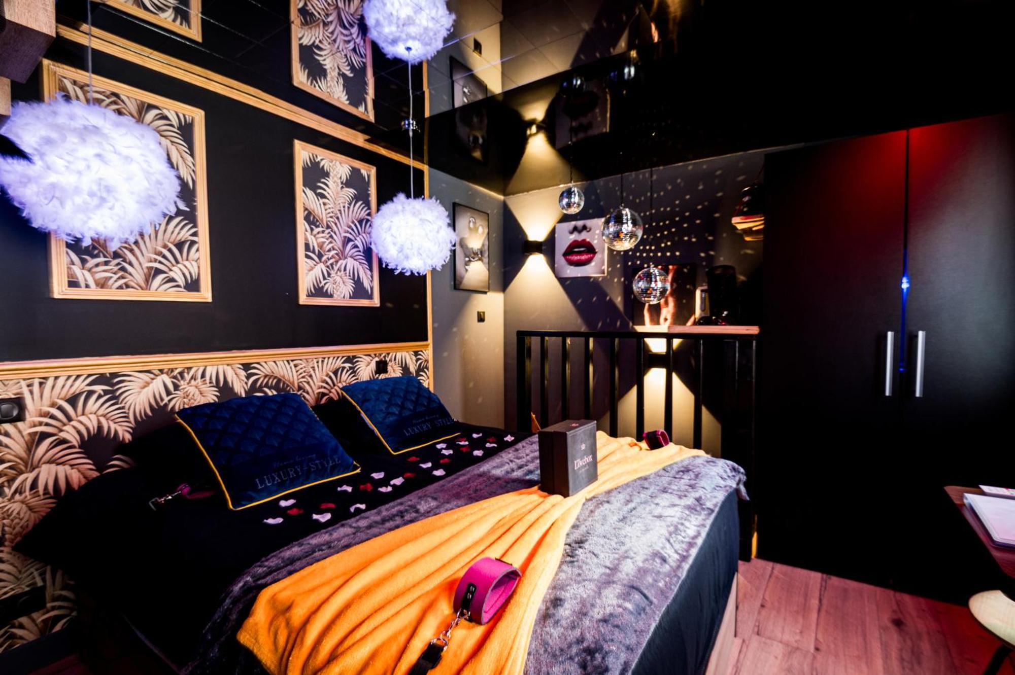 Loveroom Sauna, Balneo, Parking Prive Dans Le Centre De 翁弗勒尔 客房 照片