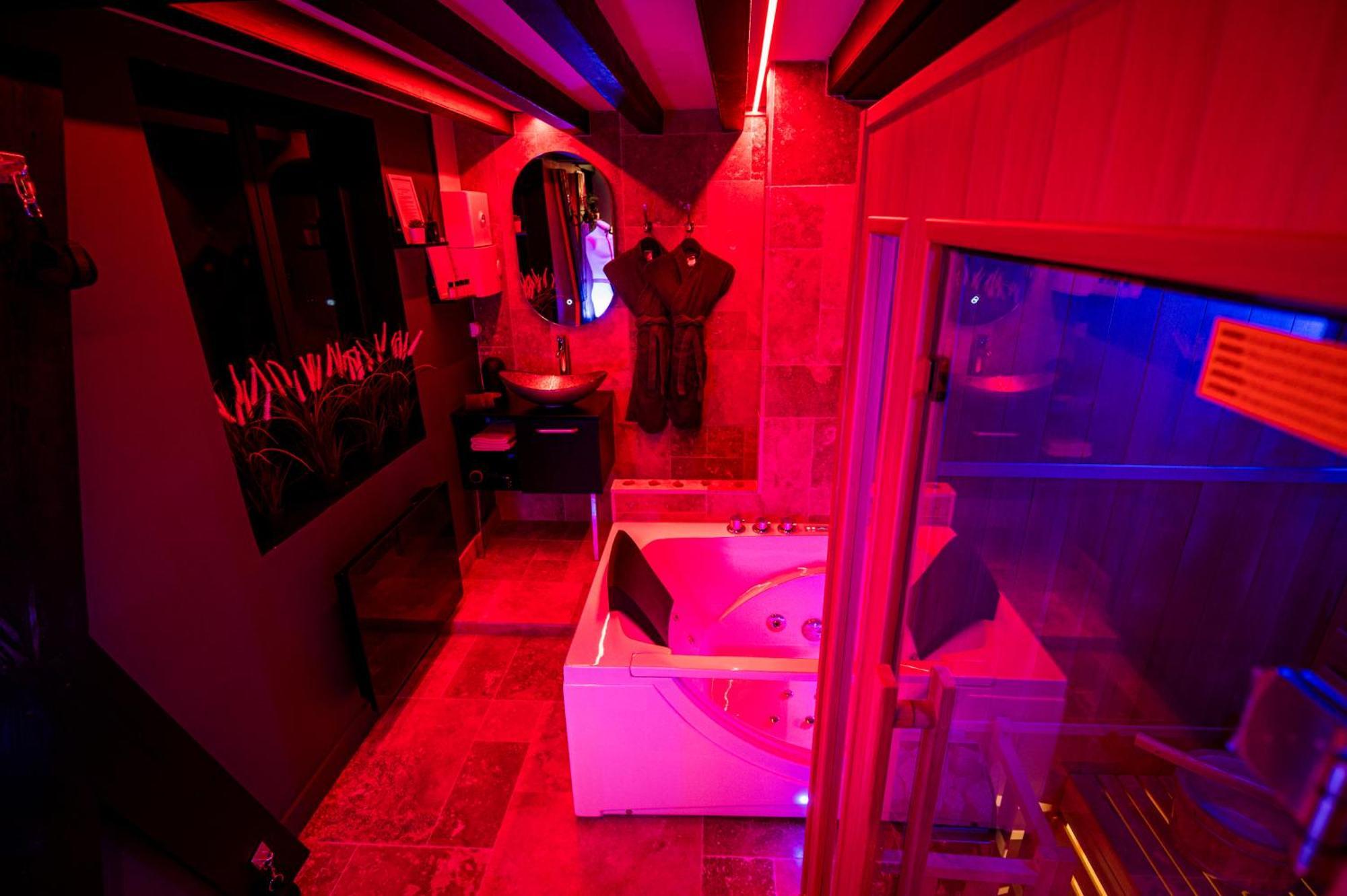Loveroom Sauna, Balneo, Parking Prive Dans Le Centre De 翁弗勒尔 客房 照片