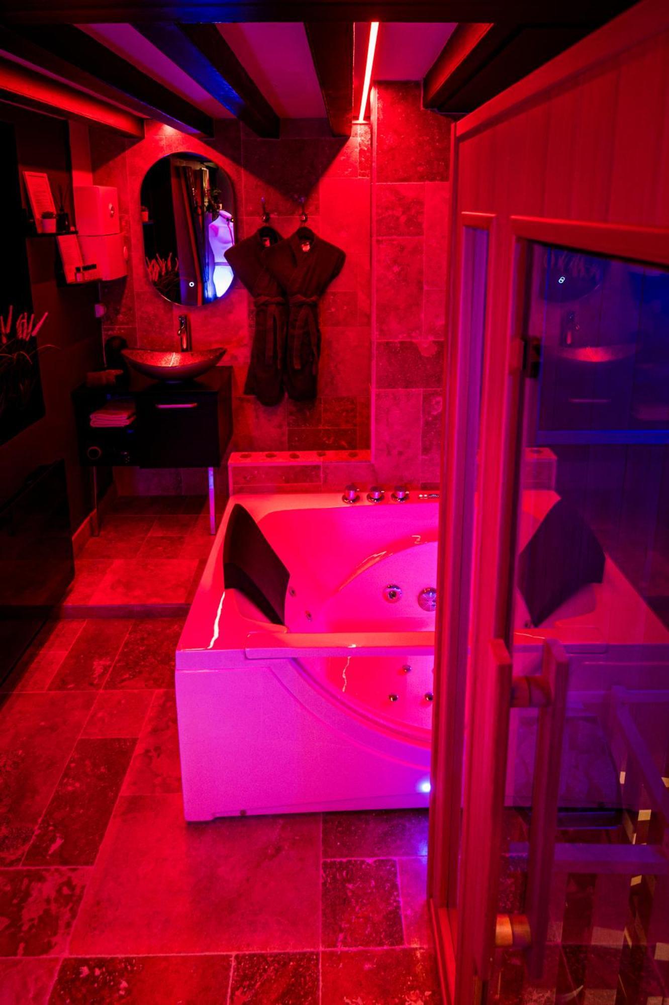 Loveroom Sauna, Balneo, Parking Prive Dans Le Centre De 翁弗勒尔 客房 照片