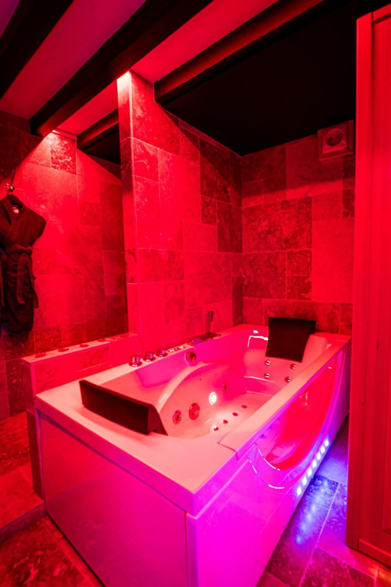 Loveroom Sauna, Balneo, Parking Prive Dans Le Centre De 翁弗勒尔 客房 照片