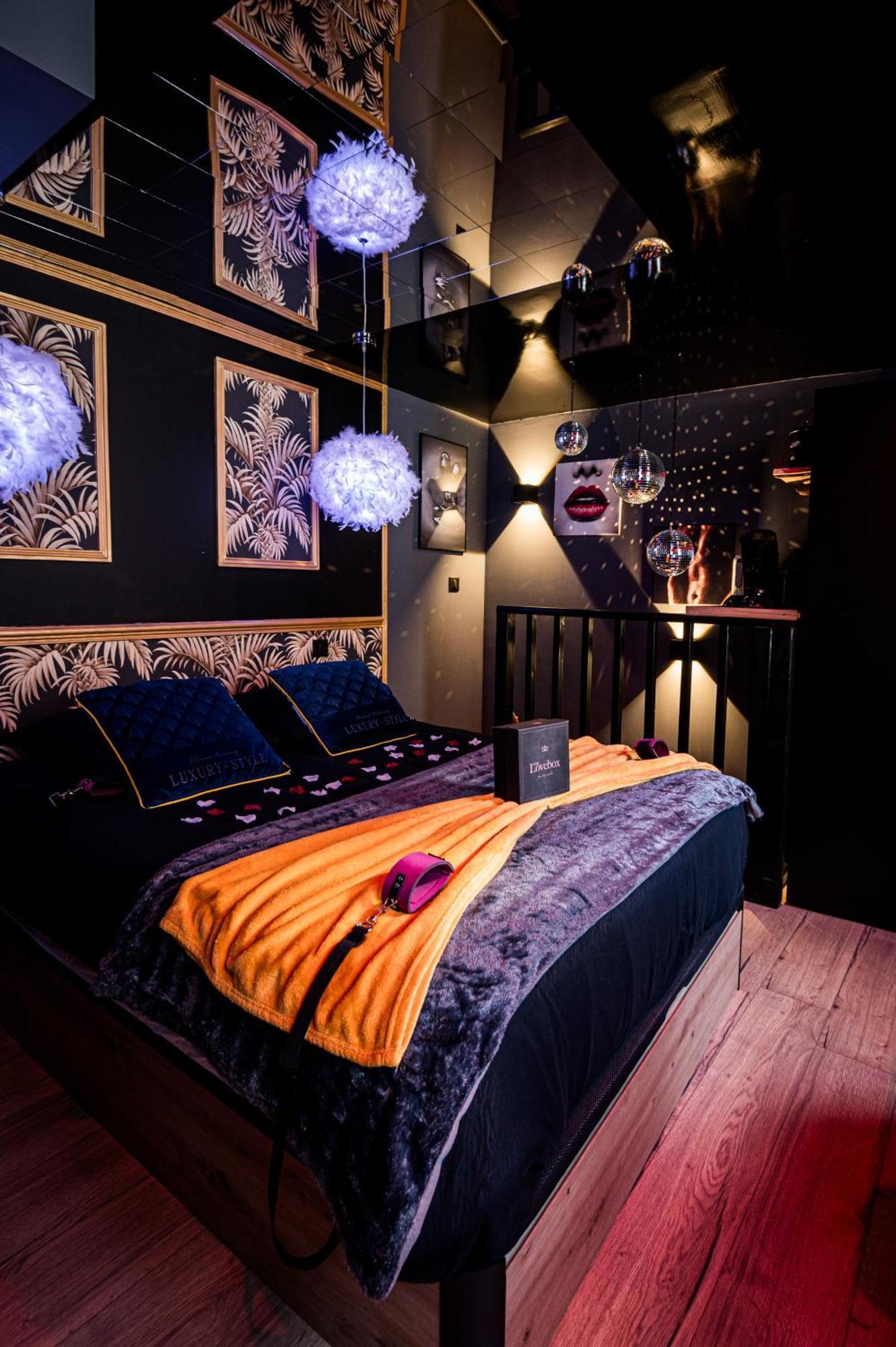 Loveroom Sauna, Balneo, Parking Prive Dans Le Centre De 翁弗勒尔 客房 照片