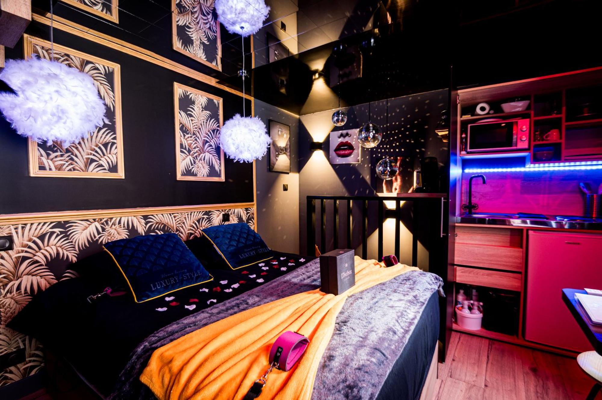 Loveroom Sauna, Balneo, Parking Prive Dans Le Centre De 翁弗勒尔 客房 照片